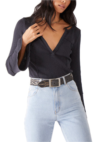 Camiseta feminina Give Me A Little com manga sino canelada, preta, tamanho pequeno, da Free People