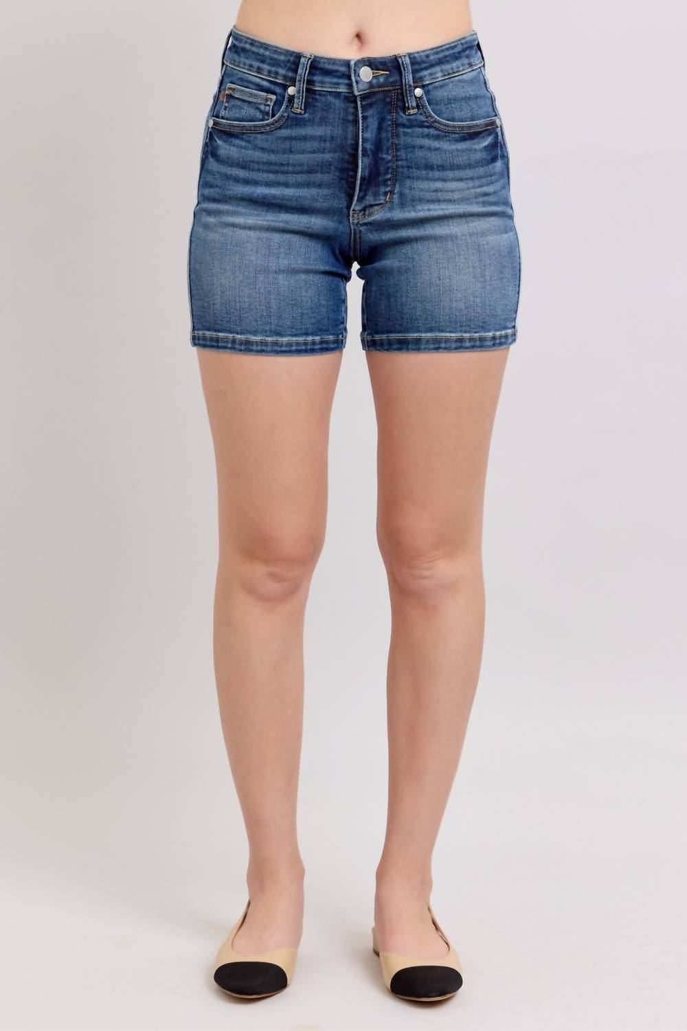 Judy Blue - Tummy Control Mid Length Shorts
