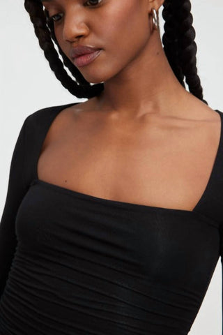 Good American - Vestido longo com decote quadrado e franzido