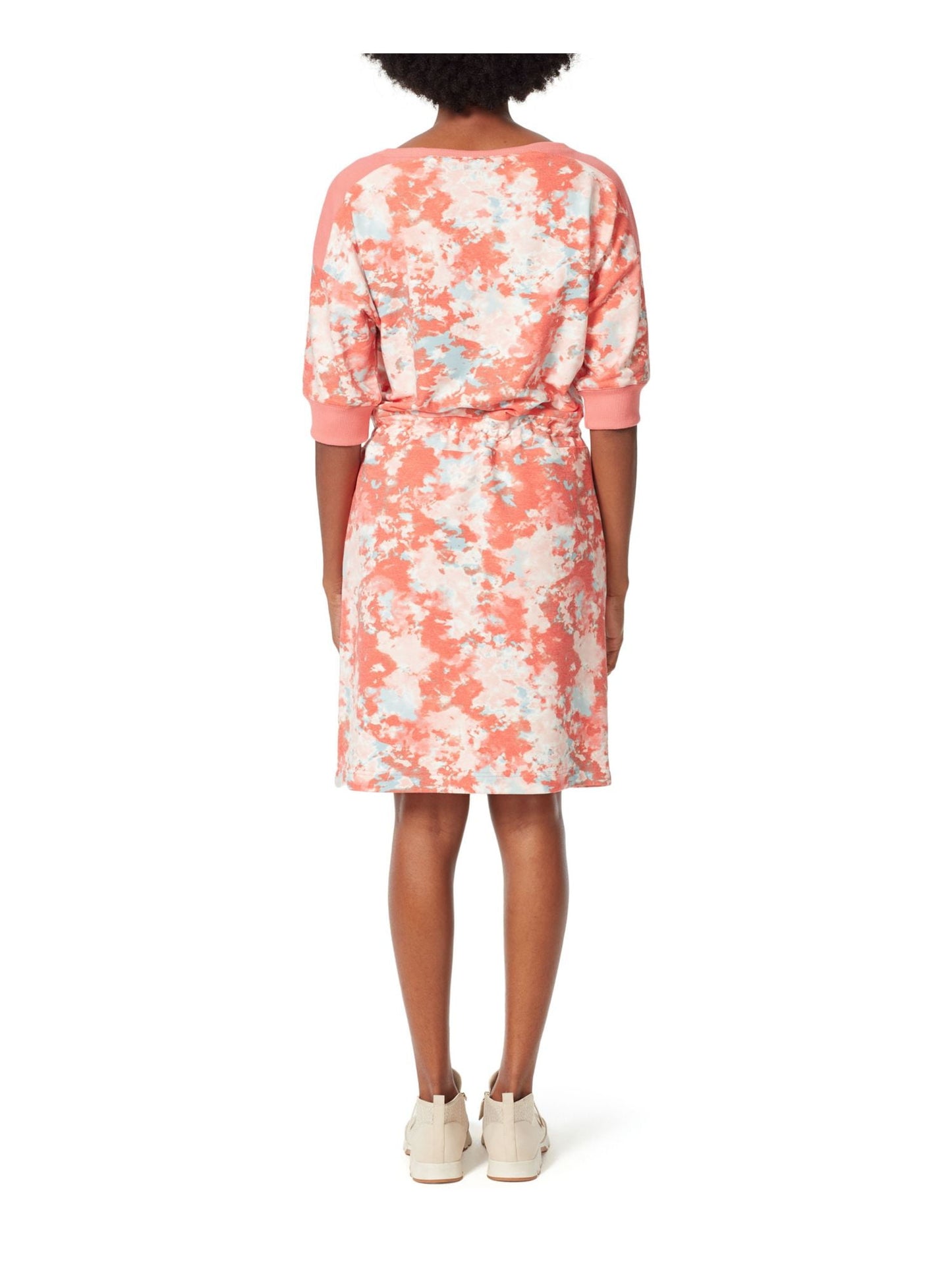 Vestido moletom feminino Anne Klein com bolsos elásticos, cordão na cintura, acabamento canelado, estampado, manga cotovelo, gola canoa, comprimento até o joelho, vermelho, tamanho grande
