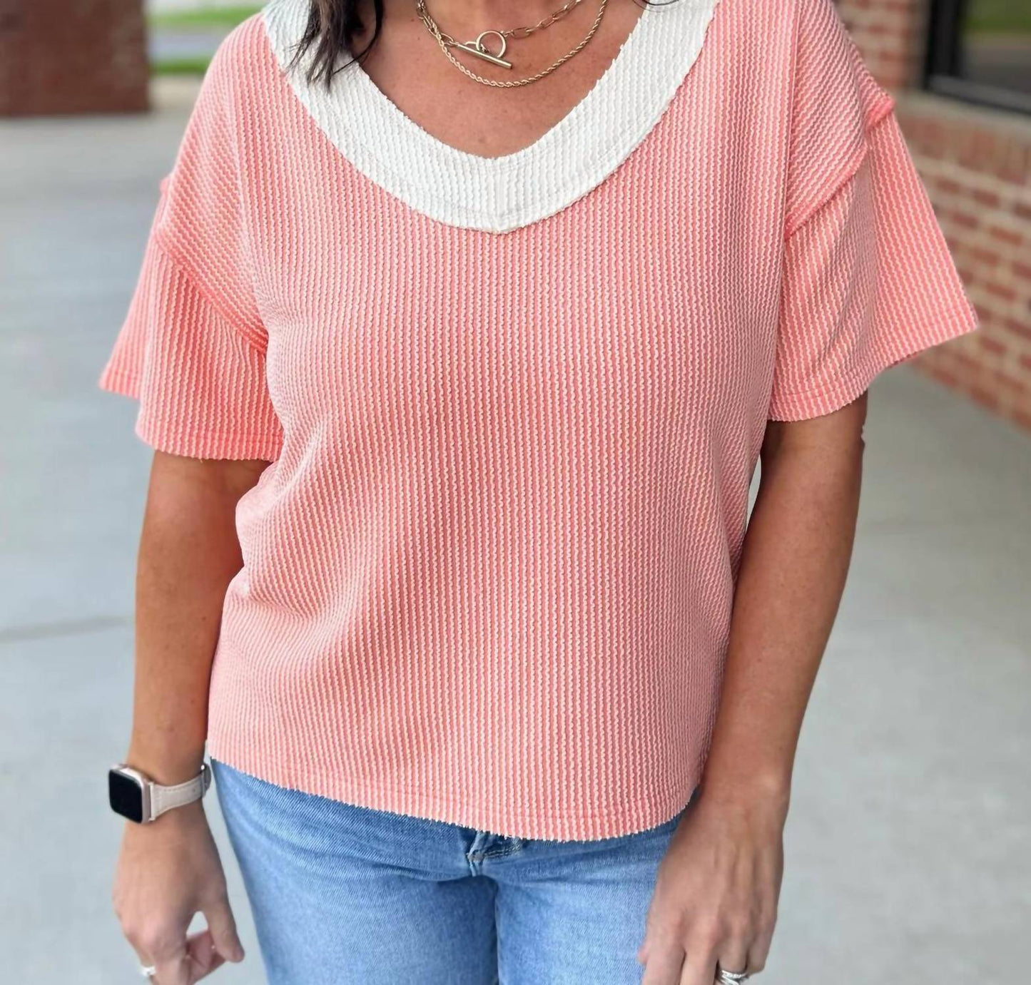 Ee:Some - Textured Contrast V-neck Top