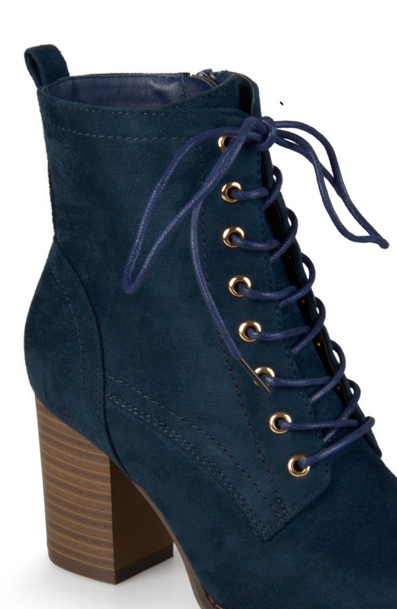 Botas femininas Baylor com cadarço Journee Collection, azuis, tamanho 8,5 M