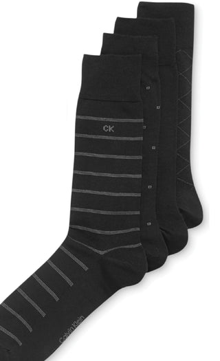 Pacote com 4 meias sociais estampadas masculinas Calvin Klein pretas, tamanho 7-12
