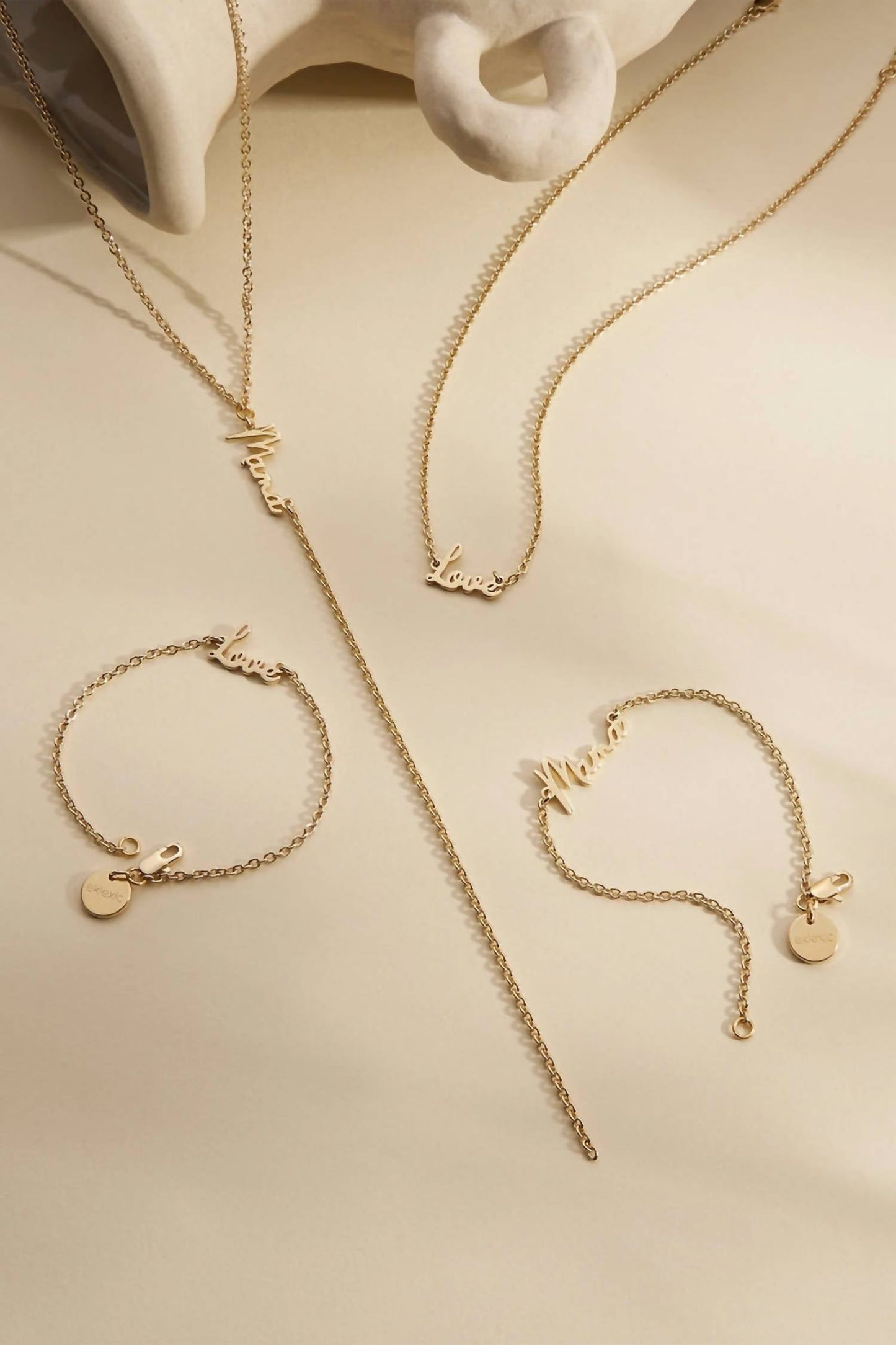 Eklexic - Dainty Mama Script Bracelet