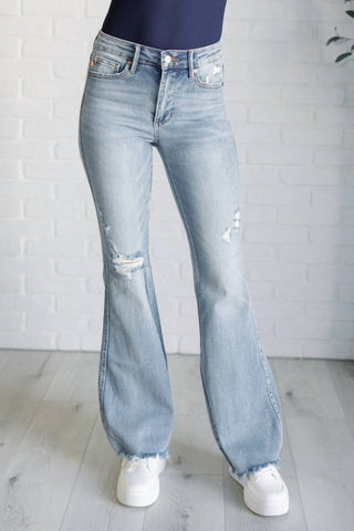 Judy Blue - Calça jeans flare desgastada com controle de cintura média