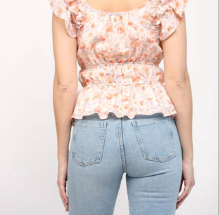 Fate - Exiba sua blusa floral com cintura franzida e mangas esvoaçantes