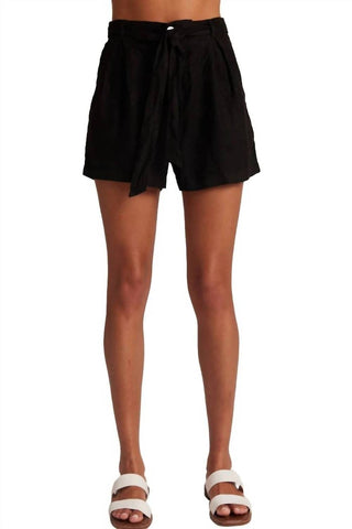 Bella Dahl - Short feminino com cinto e pregas frontais