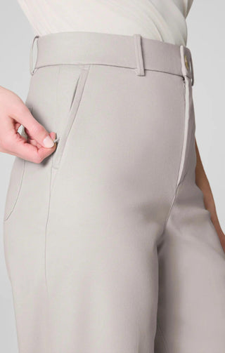 Spanx - Calça curta de sarja elástica com perna larga
