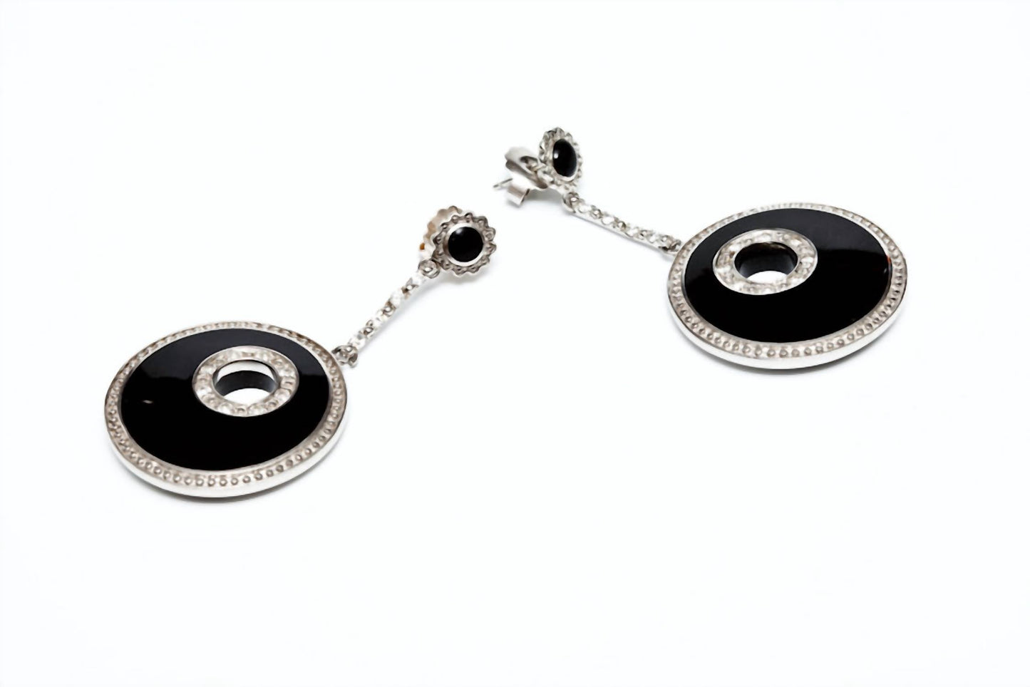 Avenue Chic - Women's Love Earrings