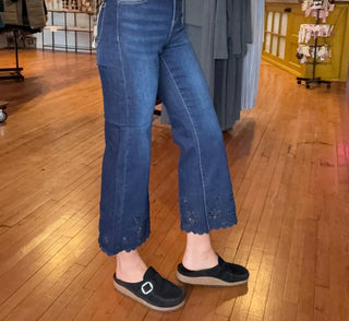 Risen - Calça Jeans com Detalhe em Corte a Laser