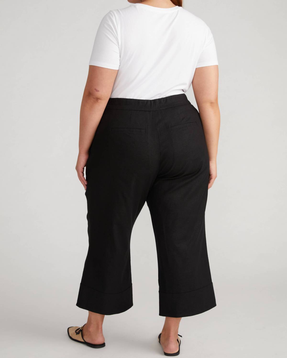 Universal Standard - Courtyard Linen Capris
