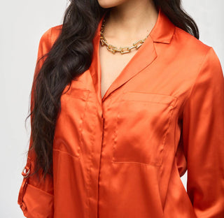 Joseph Ribkoff - Blusa de cetim com botões