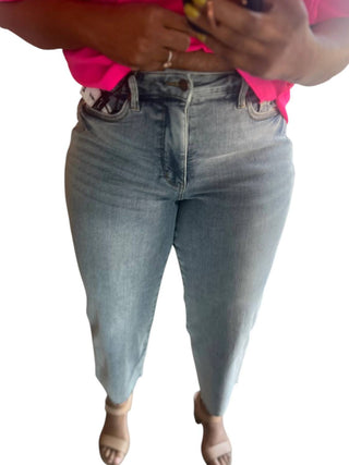 Judy Blue - Calça Jeans Curta Cintura Média