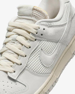 Nike - Men's Dunk Low Waffle Sneaker