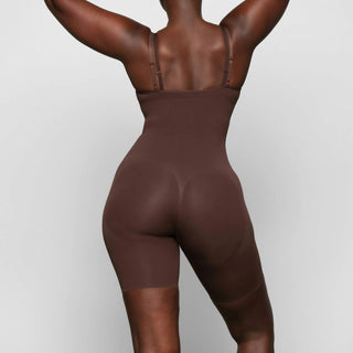 Skims - Body modelador de busto aberto para aumentar o bumbum