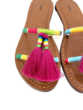 Schutz - Sandália Rasteira Feminina com Tiras e Borlas