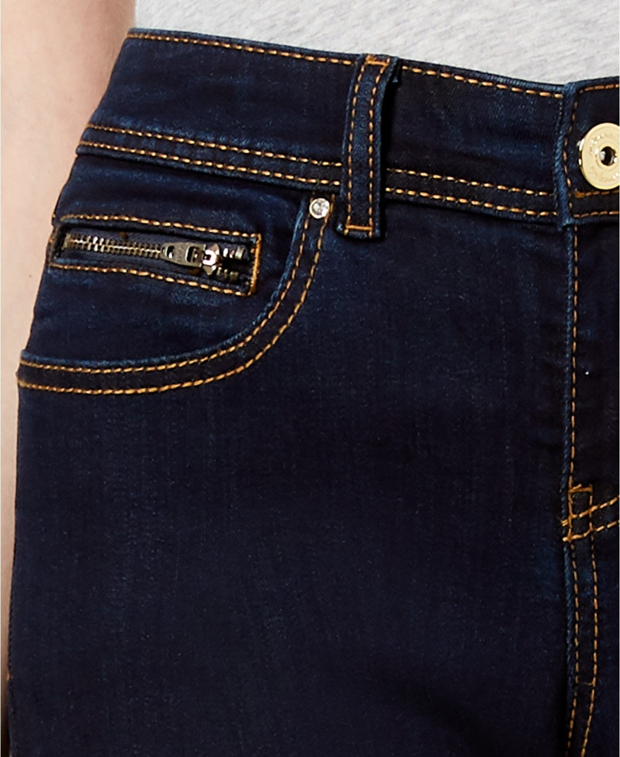 Shorts jeans femininos Petite Tikglo com punho, tamanho 8, da INC International Concepts