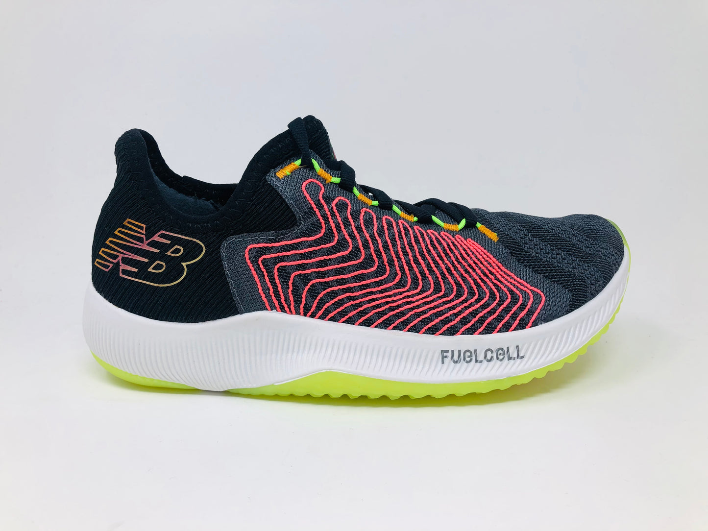 Tênis de corrida New Balance Fuelcell Rebel feminino cinza