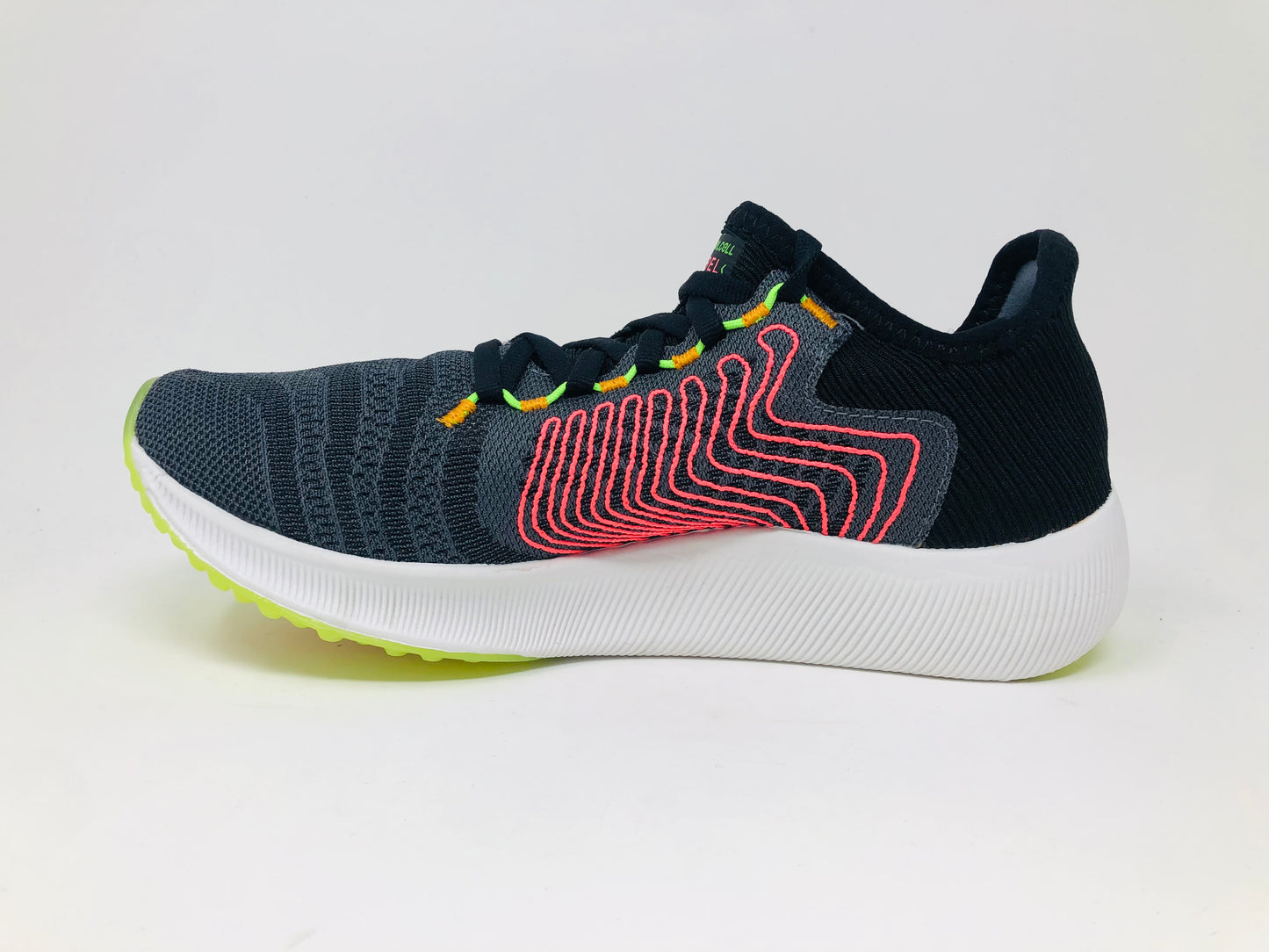 Tênis de corrida New Balance Fuelcell Rebel feminino cinza