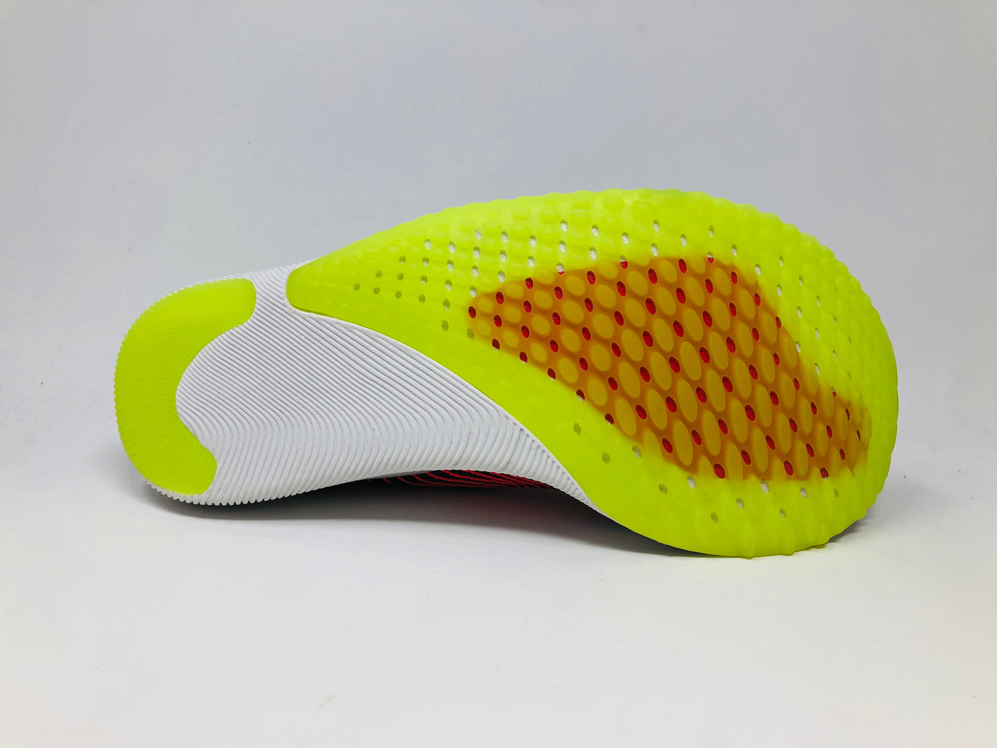 Tênis de corrida New Balance Fuelcell Rebel feminino cinza