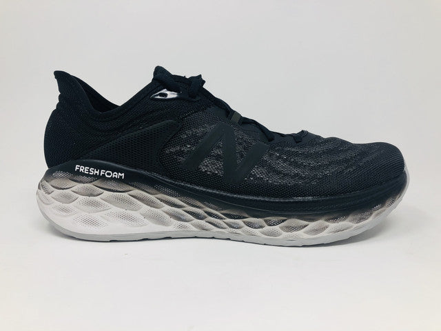 Tênis de corrida New Balance Fresh Foam More V2 masculino, preto, tamanho 8,5 D (M) EUA