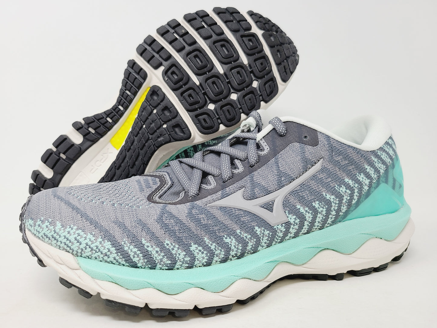 Tênis de corrida Mizuno Wave Sky 4 WAVEKNIT feminino Castlerock tamanho 7 B(M) EUA