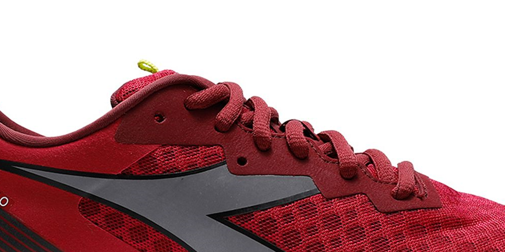 Tênis de corrida feminino Diadora Mythos Blushield Volo vermelho