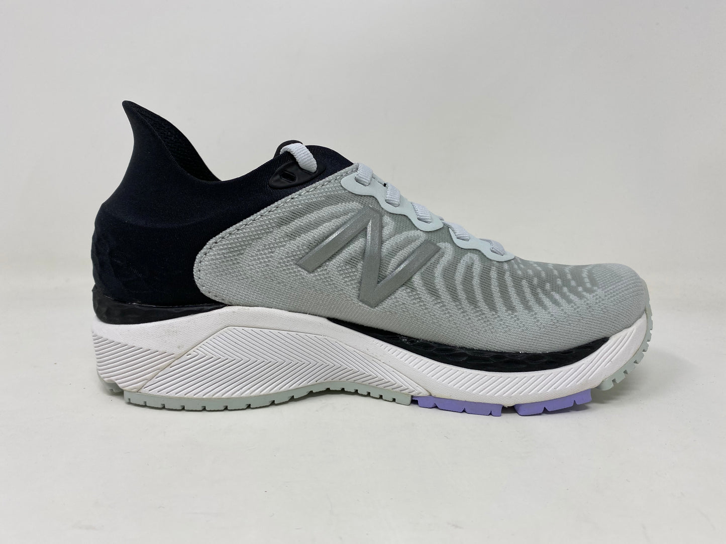 Tênis de corrida feminino New Balance 860 V11 Camden Fog, tamanho 6 B(M) EUA