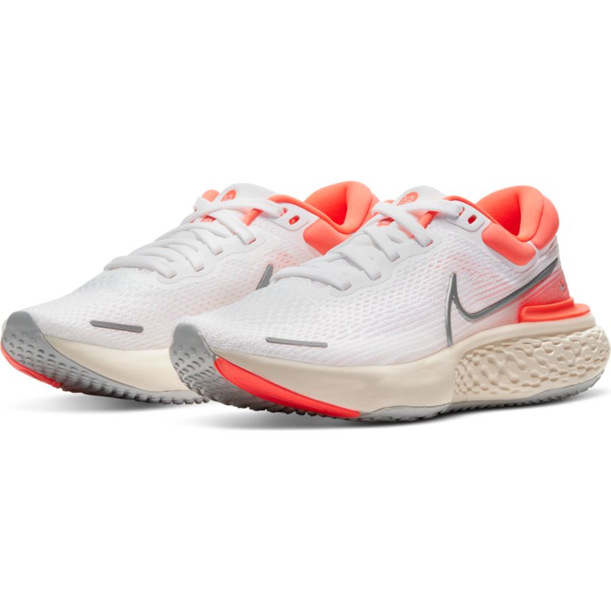 Tênis de corrida Nike ZoomX Invincible Run FlyKnit feminino, branco, tamanho 10 B(M) EUA