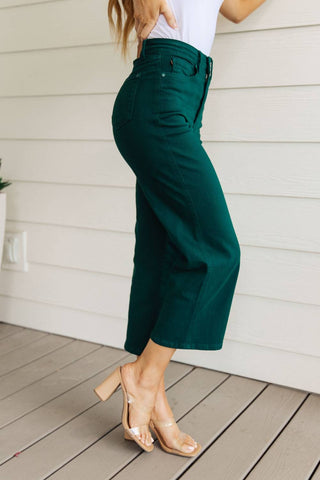 Judy Blue - Calça jeans cropped de cintura alta e perna larga