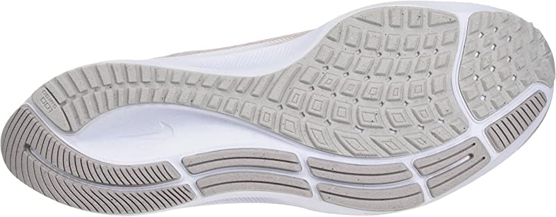 Tênis de corrida Nike Air Zoom Pegasus 38 feminino champanhe/branco