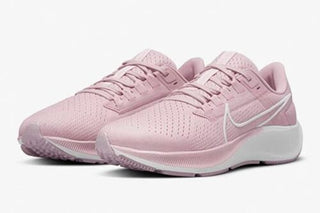 Tênis de corrida Nike Air Zoom Pegasus 38 feminino champanhe/branco