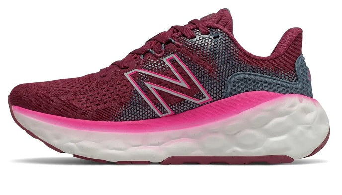 Tênis de corrida New Balance More v3 feminino, granada/rosa brilhante