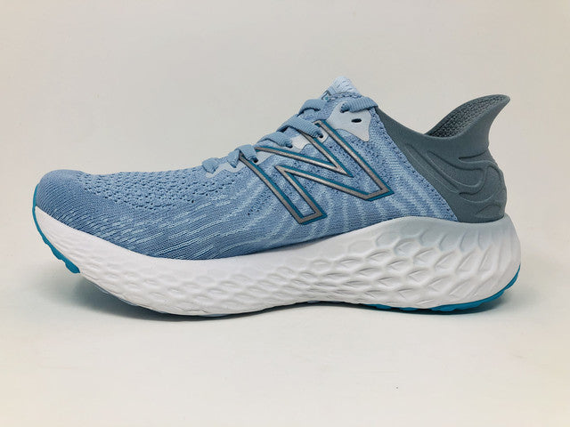 Tênis de corrida New Balance 1080 V11 feminino, UV Glow/Star Glow, azul, tamanho 6 B (M) EUA