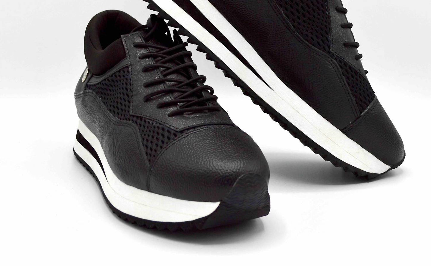 Chelsea Jones - Women's Verse Elevated Trainer Shoes