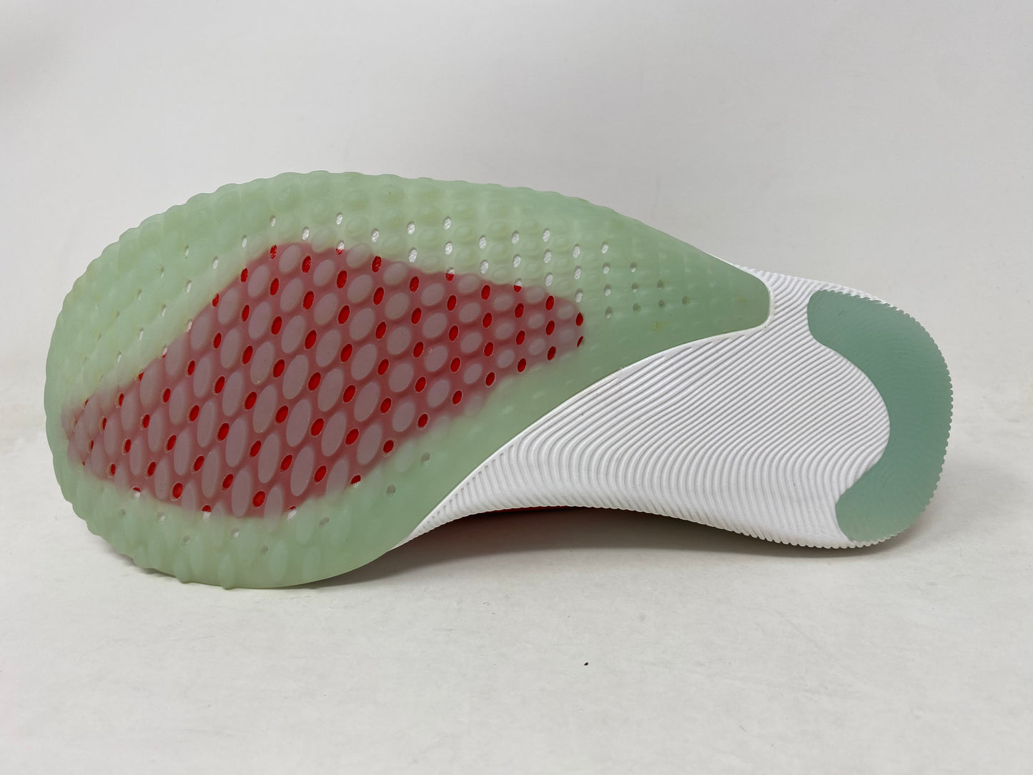 Tênis de corrida feminino New Balance Fuelcell Rebel V1 em alumínio, tamanho 6,5 B (M) EUA