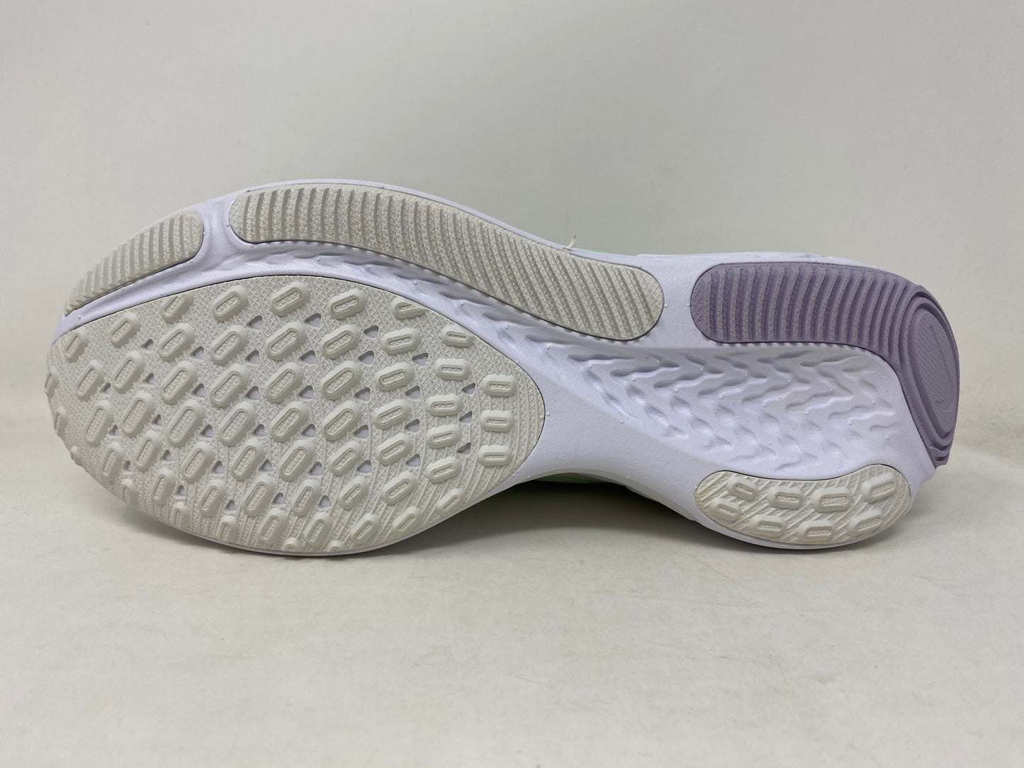 Tênis de corrida Nike React Miler 2 feminino, verde platina, tamanho 6,5 B (M) EUA