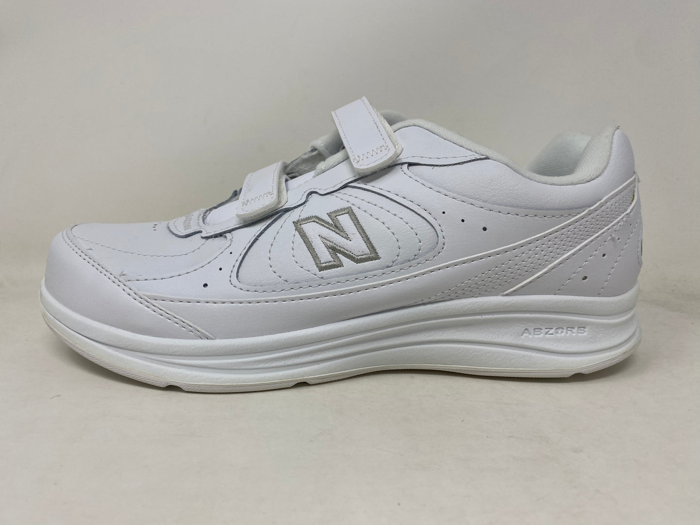 Tênis de caminhada New Balance 577 V1 Hook &amp; Loop feminino, branco, tamanho 8,5, 2E x largo, EUA