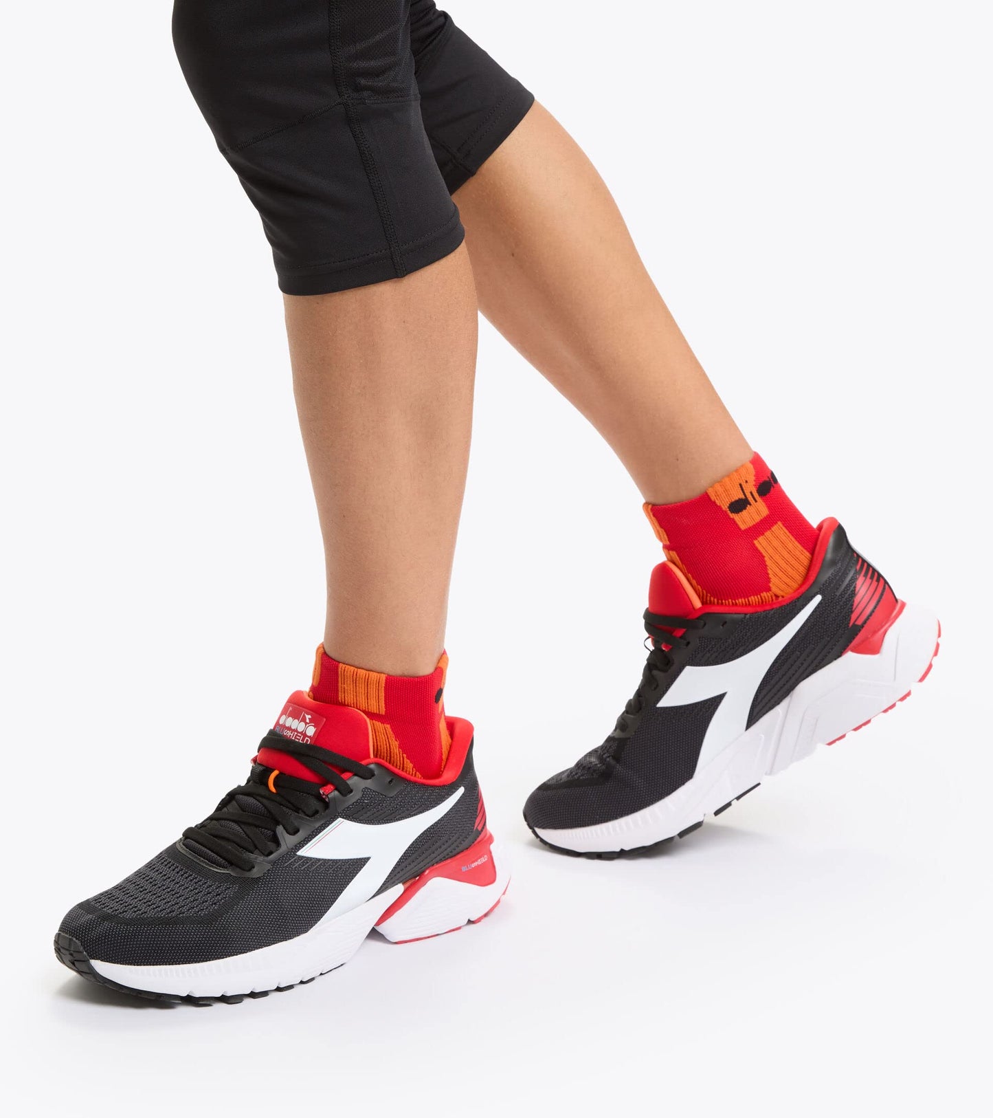 Tênis de corrida Diadora Mythos Blushield Vigore masculino, preto, tamanho 8,5 D, médio, EUA