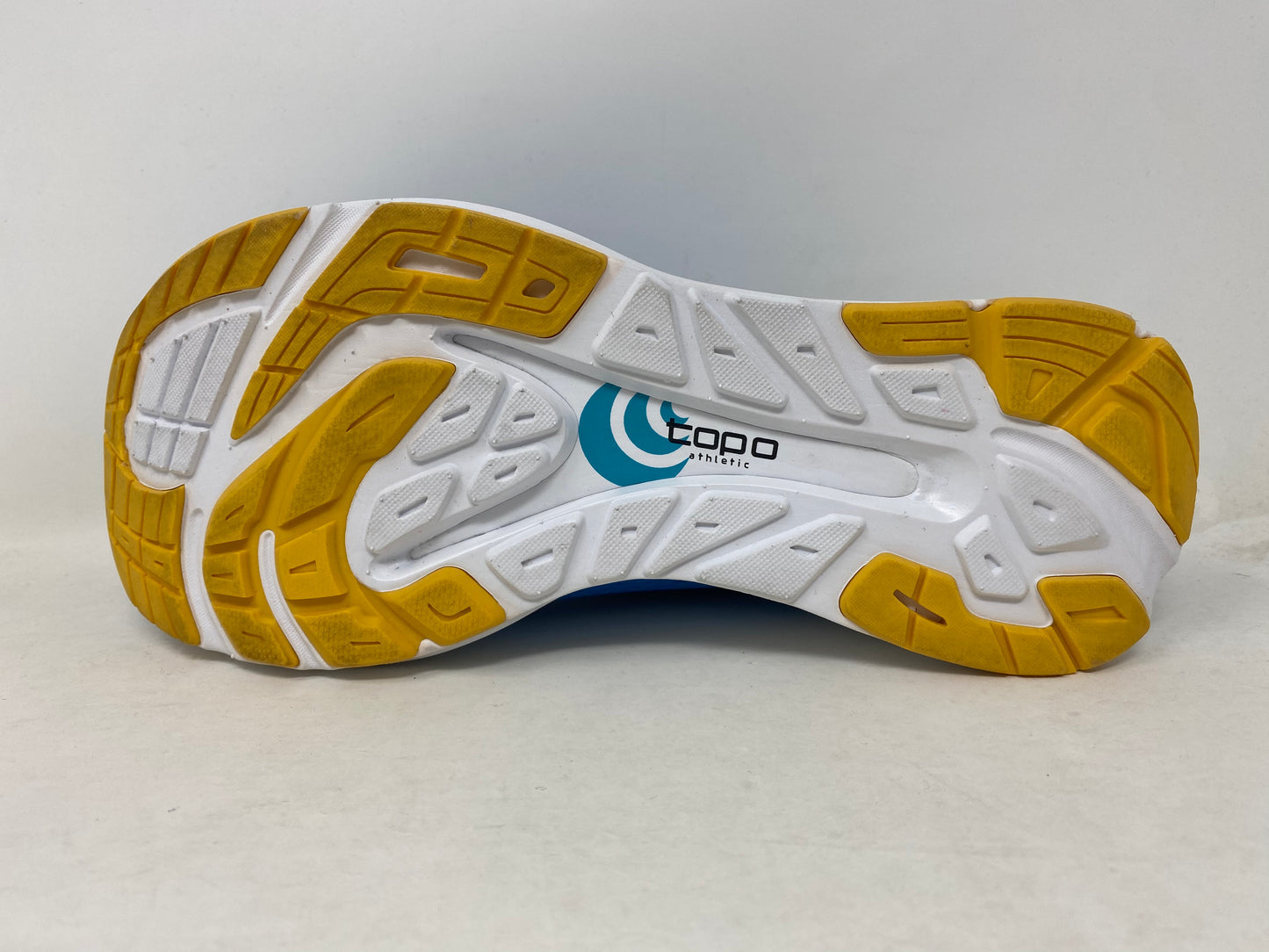 Tênis de corrida feminino Topo Cyclone Sky/Gold tamanho 8 B médio EUA