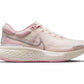 Tênis de corrida Nike ZoomX Invincible Run FK feminino, goiaba/prata, tamanho 9,5 B, médio, EUA