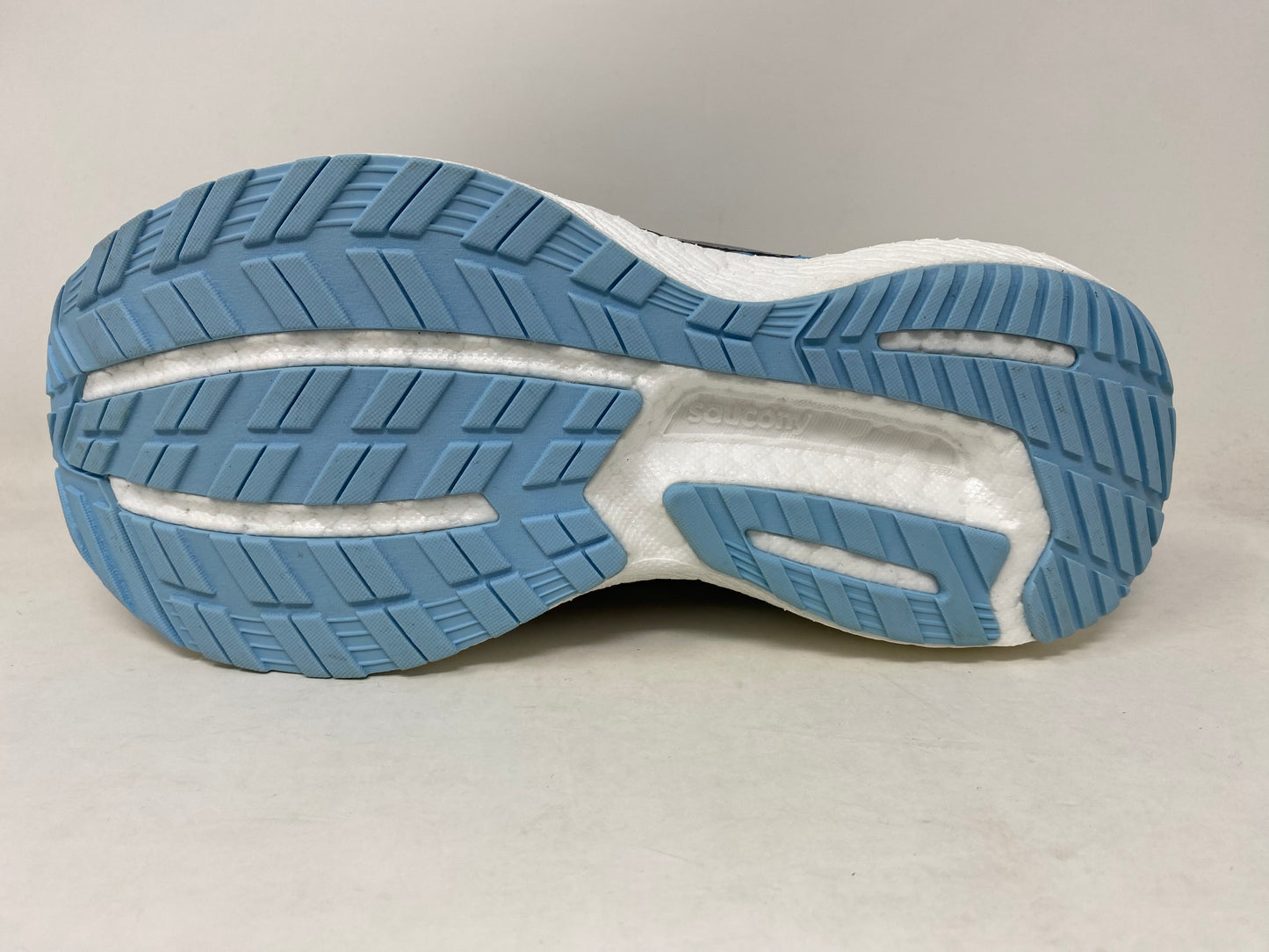 Tênis de corrida feminino Saucony Triumph 19, liga metálica/pó