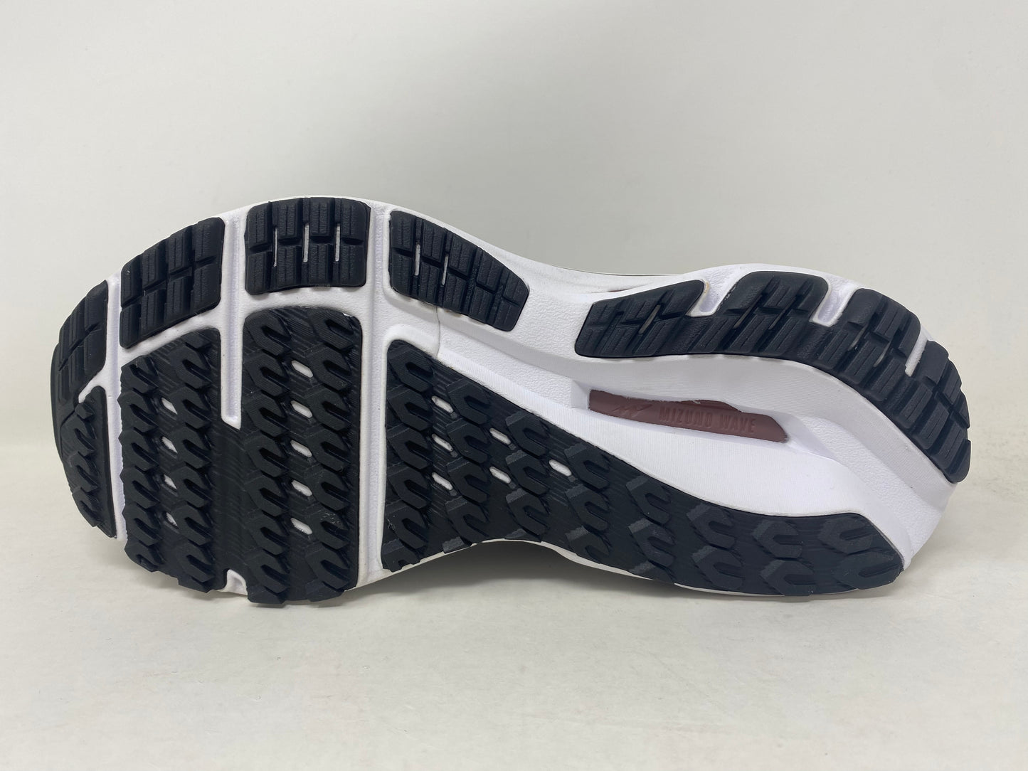 Tênis de corrida Mizuno Wave Inspire 18 feminino, prata e preto