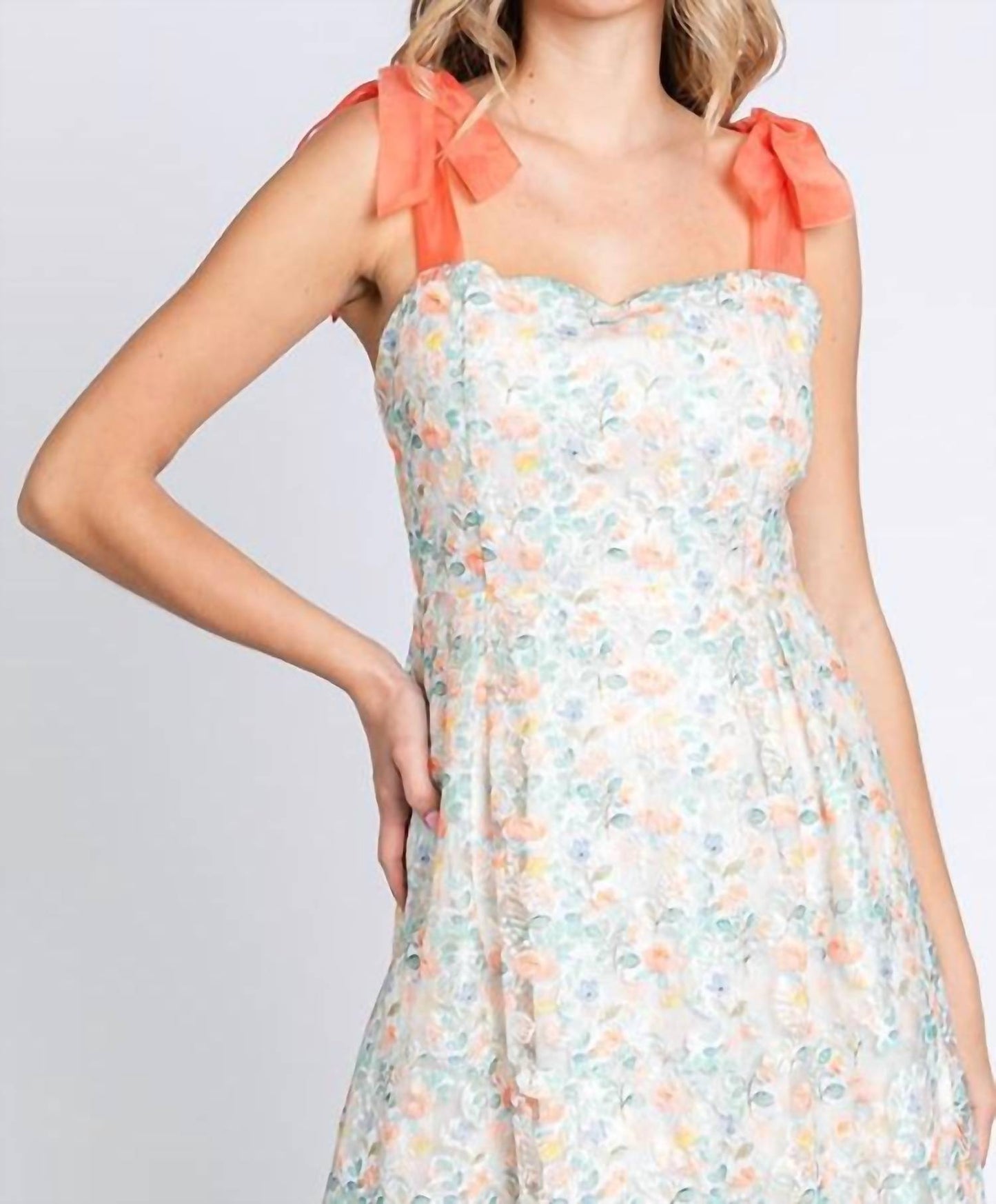 Lovelo - Floral Embroidered Midi Dress