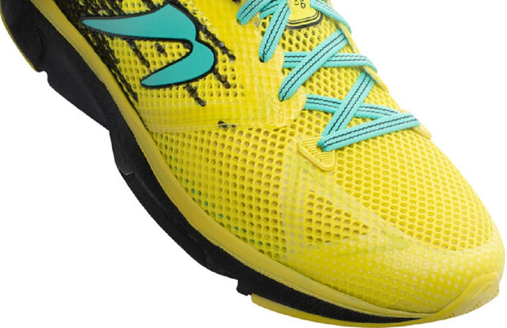Tênis de corrida feminino NEWTON Distance 10 amarelo/preto tamanho 7 B médio EUA