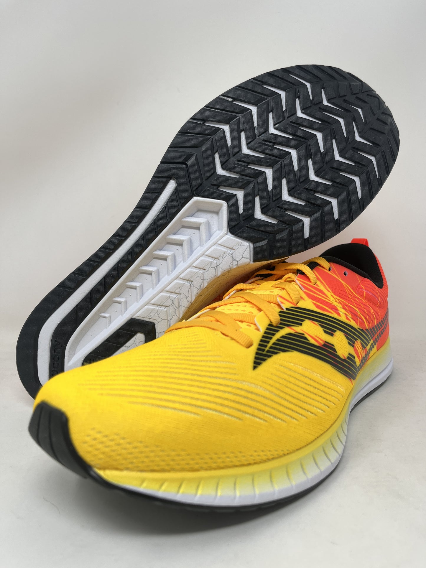 Tênis de corrida Saucony Fastwitch 9 feminino Vizigold/ Vermelho S
