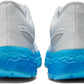 Tênis de corrida feminino New Balance X 880 V12, branco/céu vibrante, tamanho 10,5 B, médio, EUA