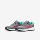 Tênis de corrida Nike Big Kids Revolution 6 cinza-fumaça/vermelho-sirene, cinza, tamanho 7 D médio