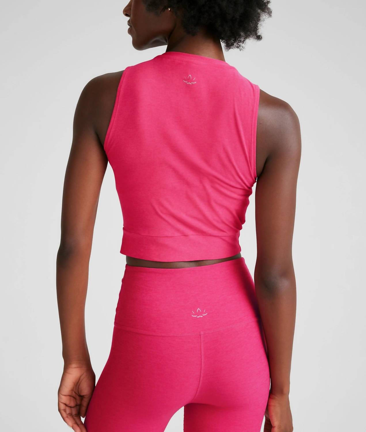 Beyond Yoga - Featherweight Center Stage Cropped Tank