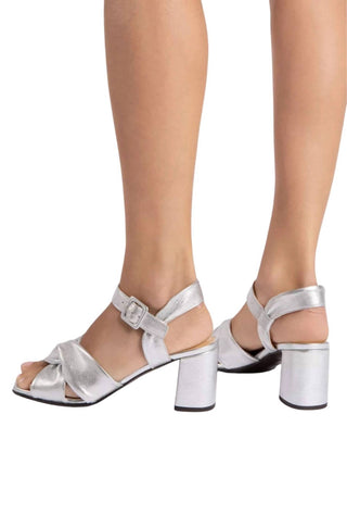 Penelope Chilvers - Sandália Infinity Metálica Feminina